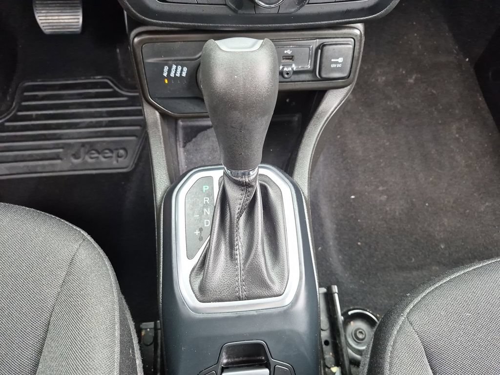 Used 2021 Jeep Renegade Latitude AWD/4WD image 11