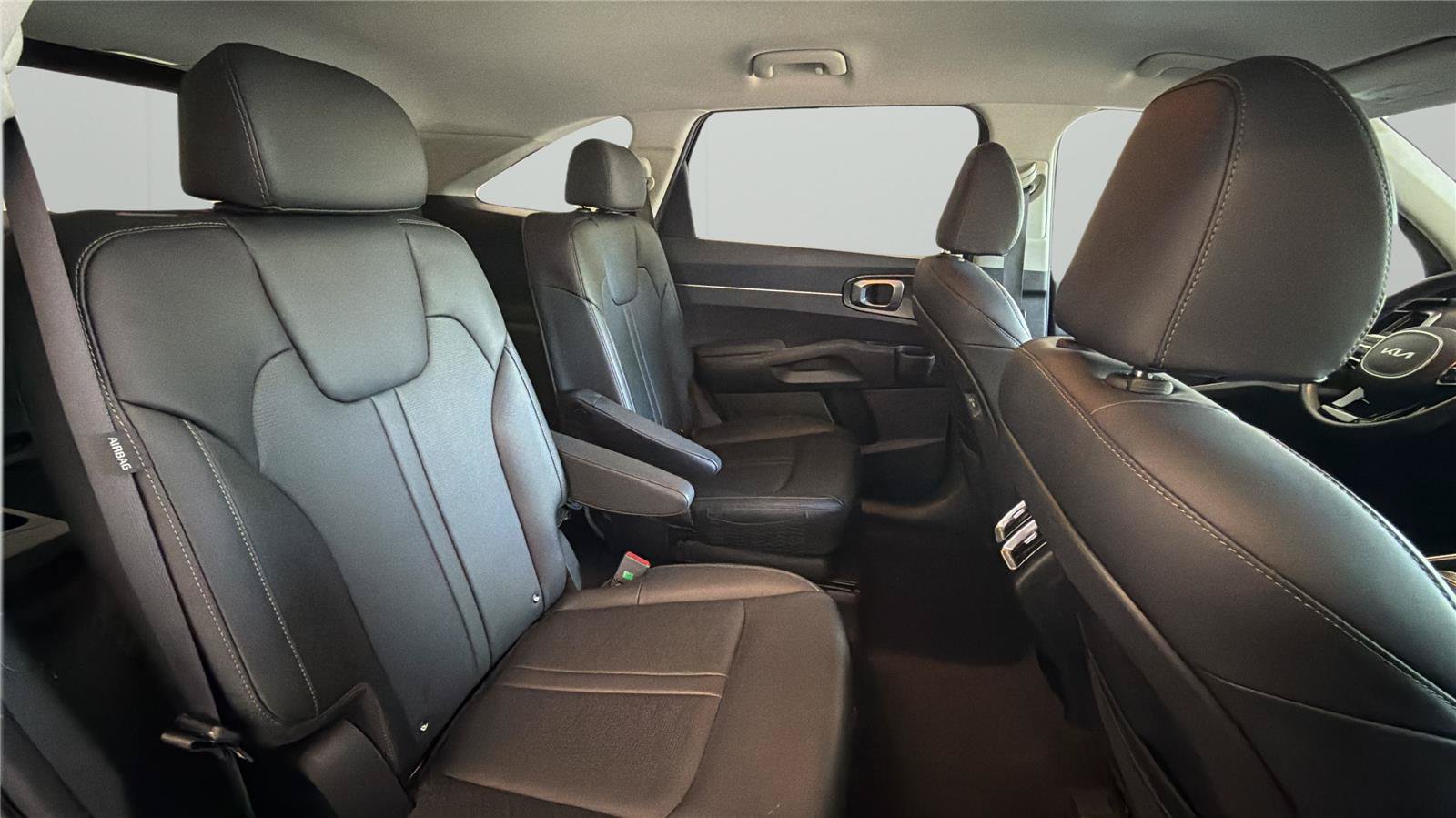 Used 2025 Kia Sorento EX AWD/4WD image 13