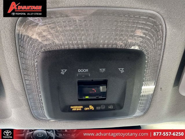 Used 2023 Toyota Prius LE AWD/4WD image 35