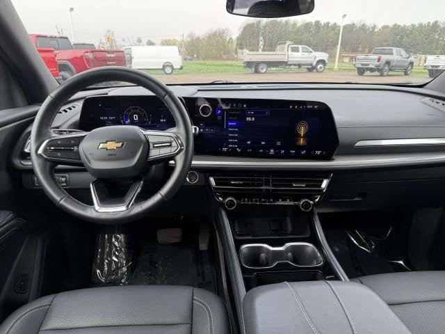 Used 2025 Chevrolet Traverse LT AWD/4WD image 16