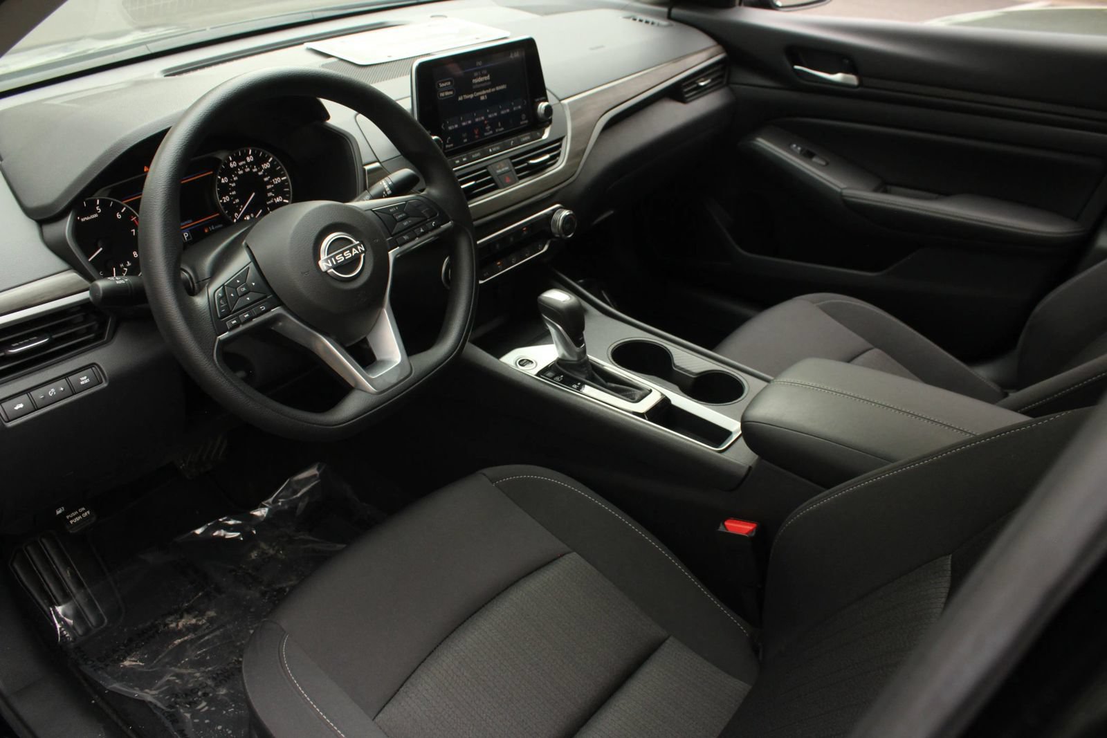Used 2025 Nissan Altima 2.5 SV FWD image 13