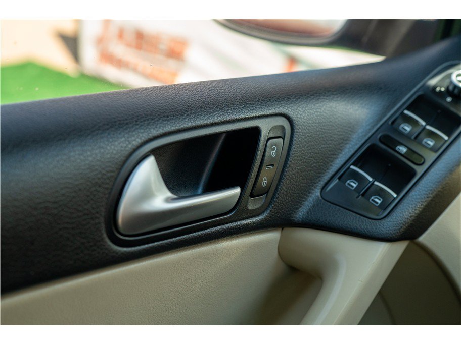 Used 2013 Volkswagen Tiguan S FWD image 36
