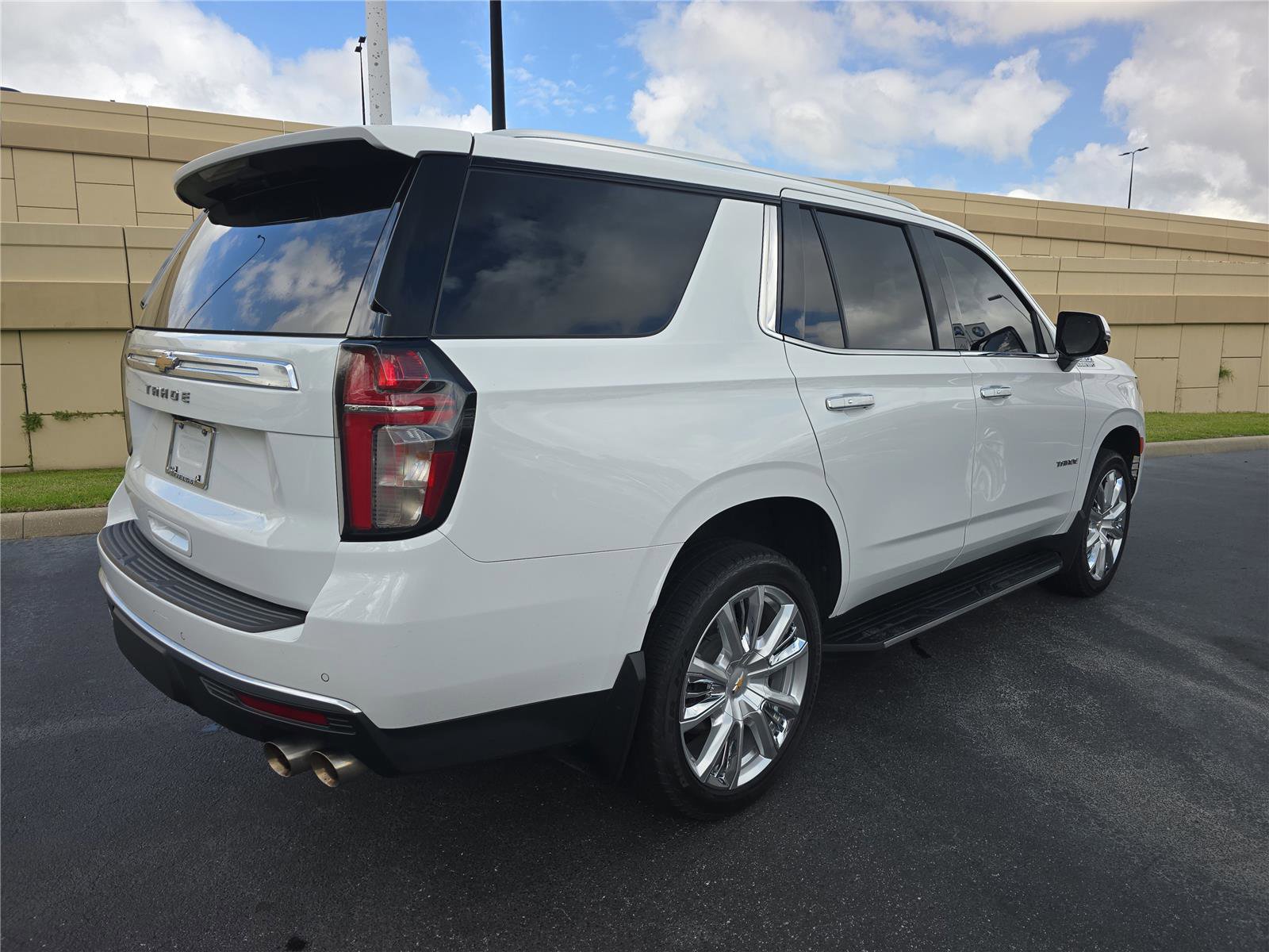 Used 2023 Chevrolet Tahoe High Country AWD/4WD image 5