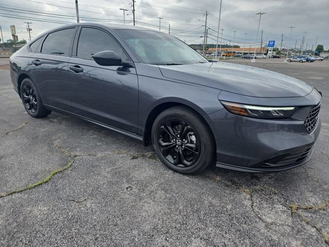 Used 2025 Honda Accord SE image 2