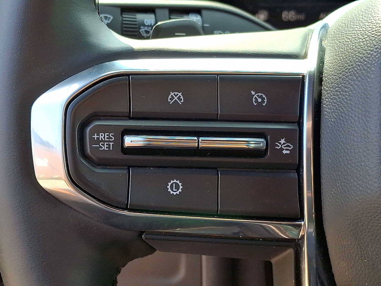 Used 2025 GMC Yukon Denali AWD/4WD image 17