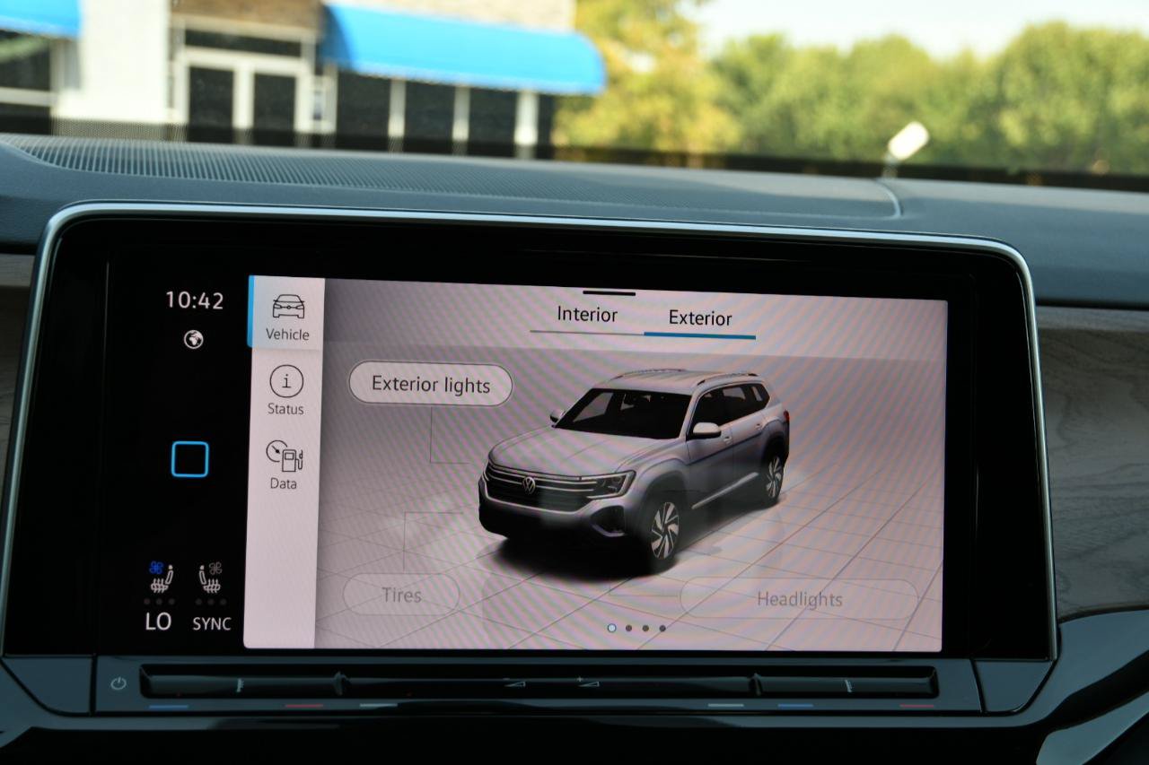 Used 2026 Volkswagen Atlas SE FWD image 18