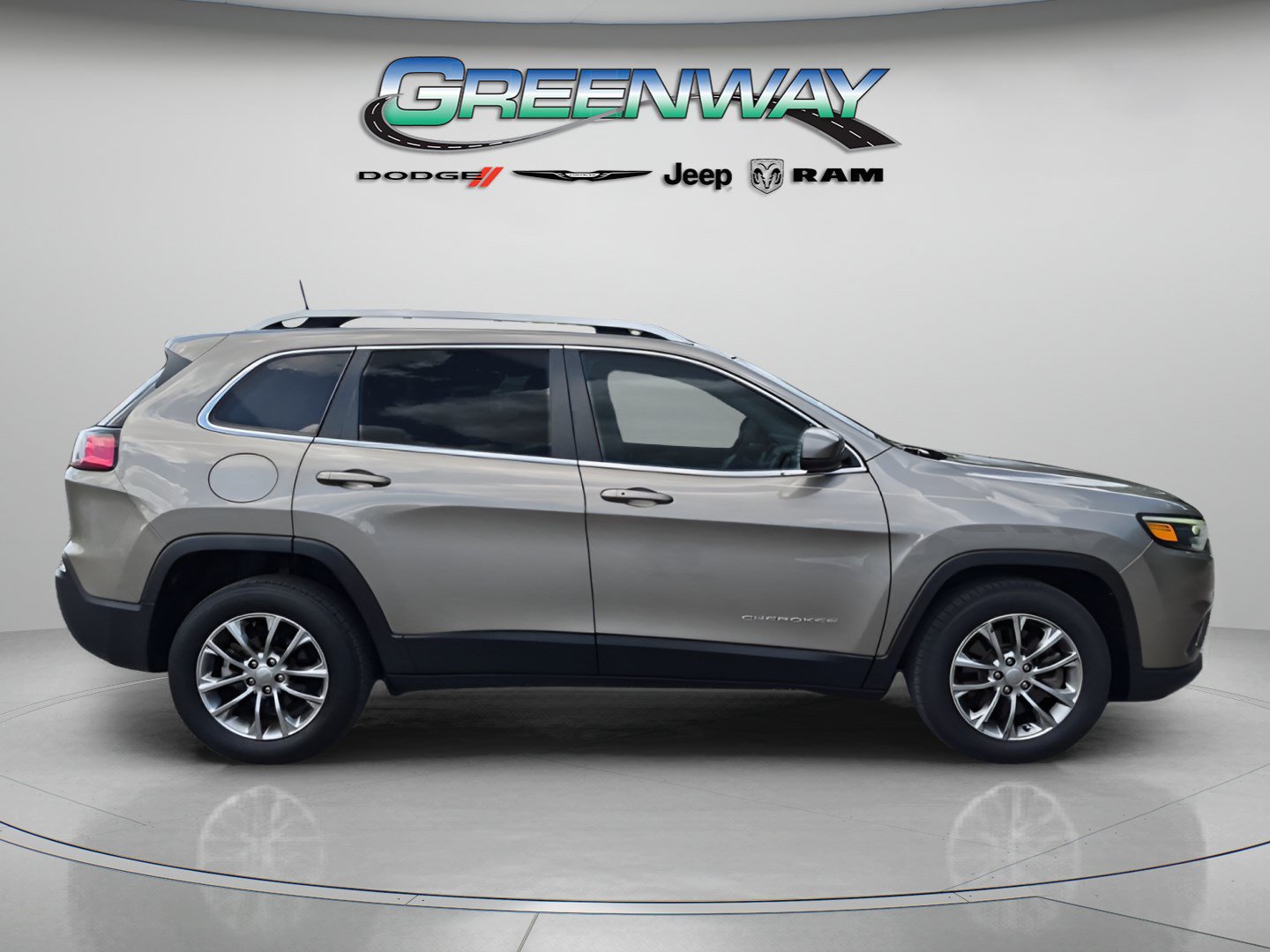 Used 2020 Jeep Cherokee Latitude Plus w/ Comfort/Convenience Group FWD image 4