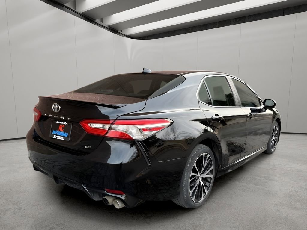 Used 2019 Toyota Camry SE image 5