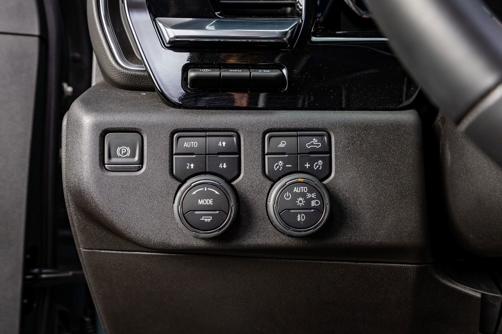 Used 2025 Chevrolet Silverado 3500 LTZ w/ LTZ Plus Package image 22