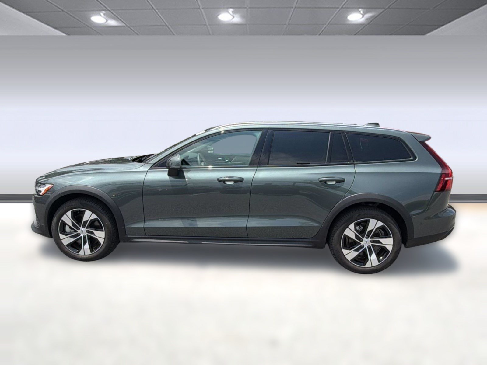 Certified 2026 Volvo V60 B5 Cross Country Plus AWD/4WD image 2