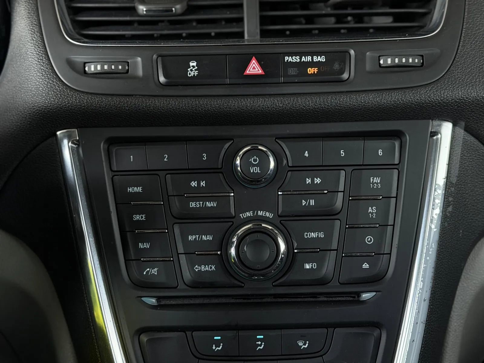 Used 2015 Buick Encore Convenience AWD/4WD image 27