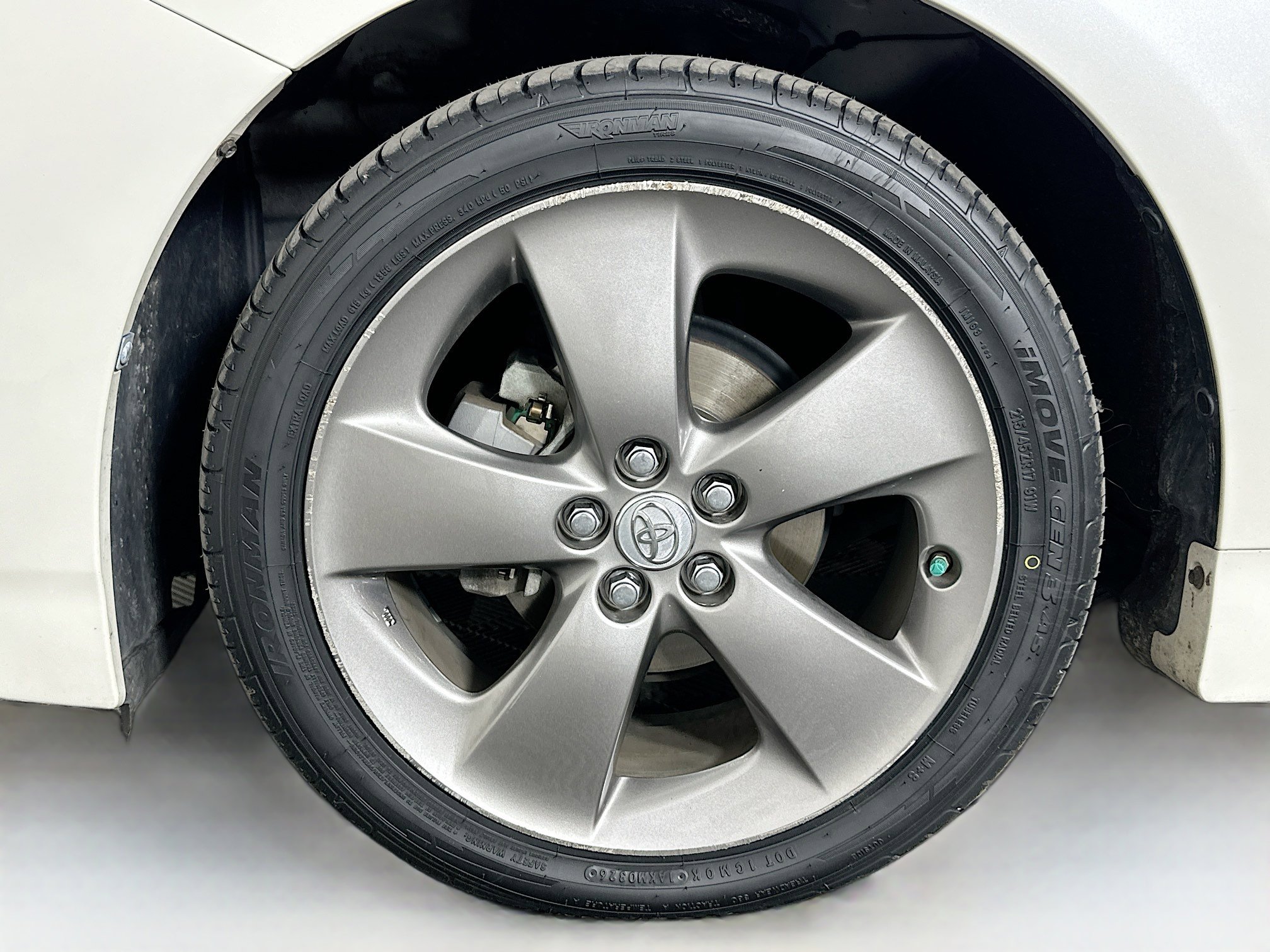 Used 2015 Toyota Prius Persona Series FWD image 11