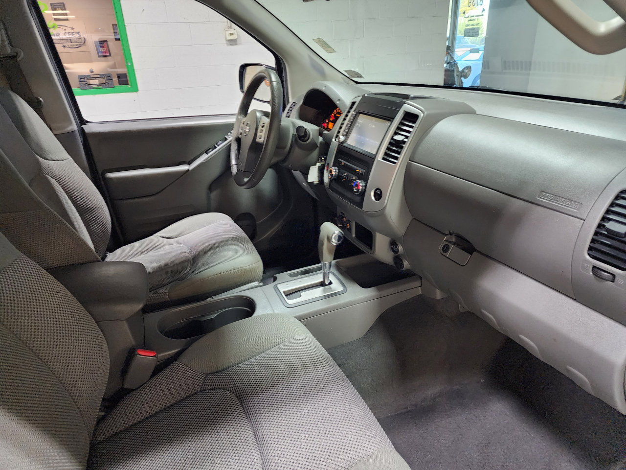 Used 2019 Nissan Frontier SV image 25