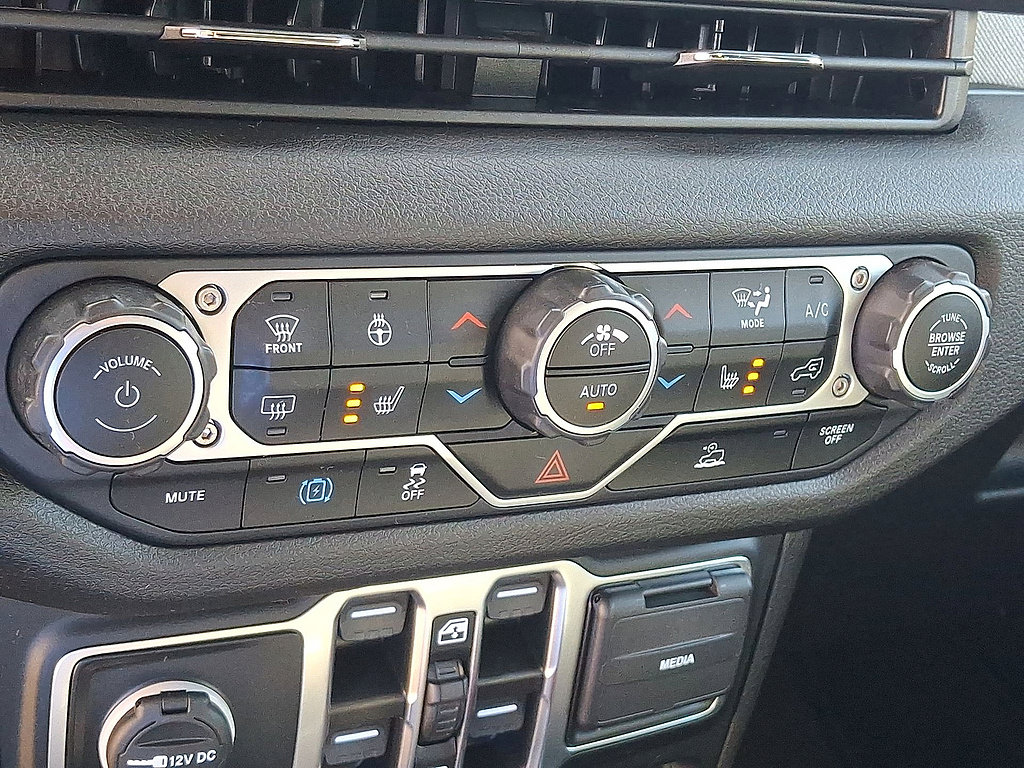 Used 2024 Jeep Wrangler Unlimited w/ Convenience Group AWD/4WD image 25