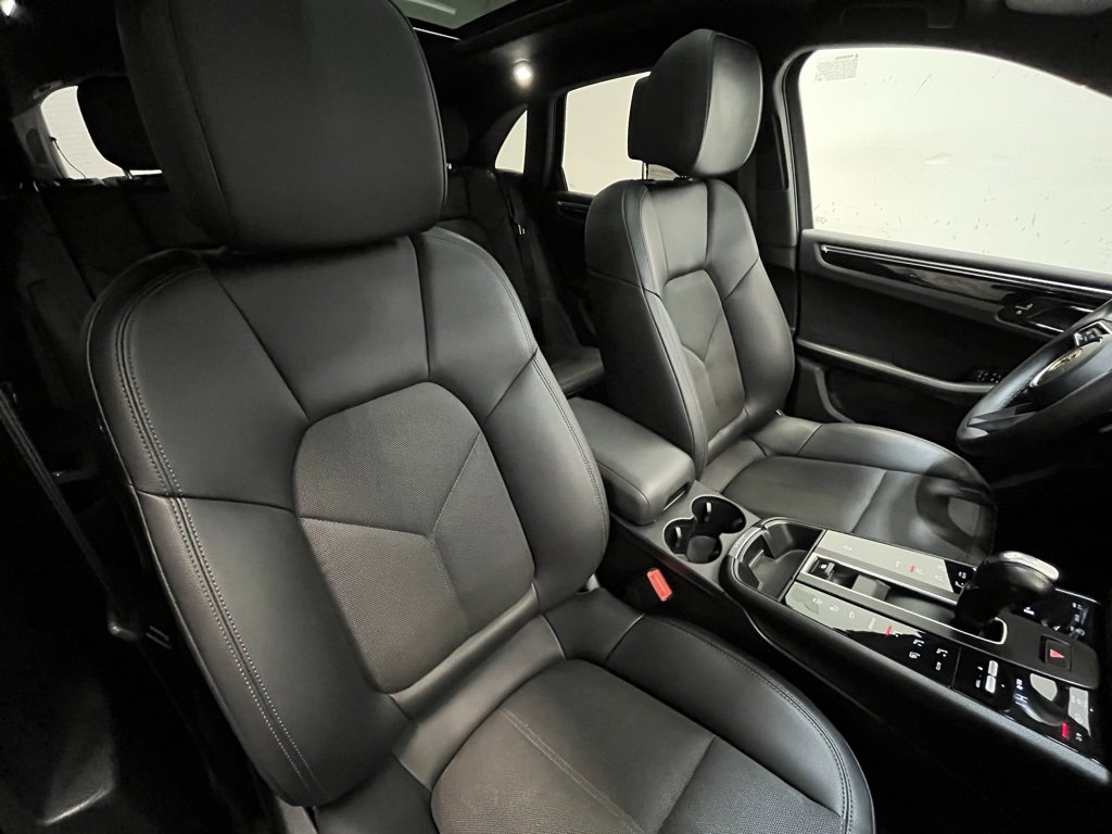 Used 2023 Porsche Macan image 12