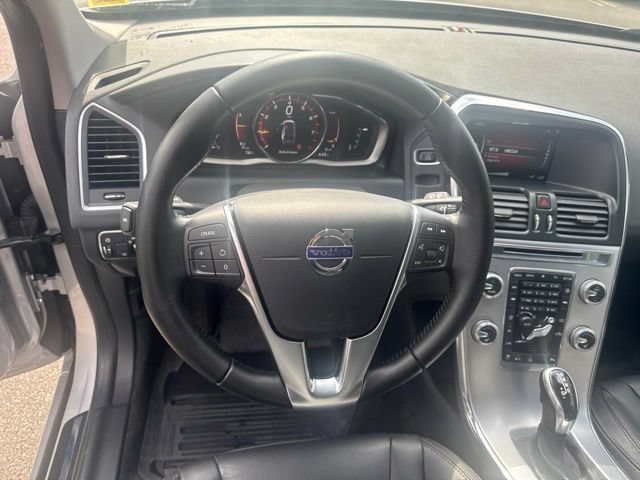 Used 2017 Volvo XC60 T6 Dynamic w/ Preferred Option Package AWD/4WD image 15