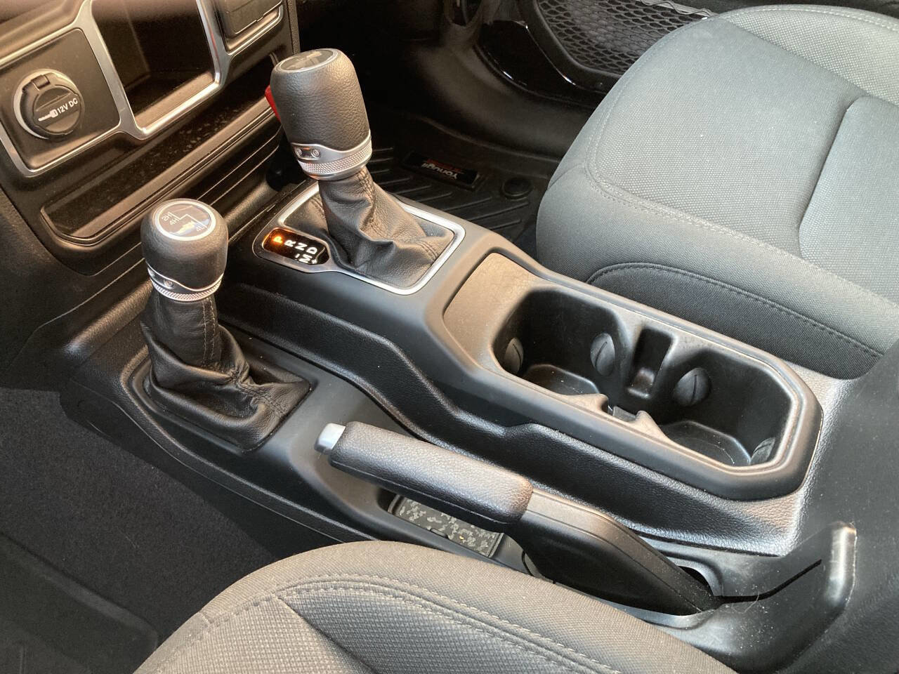 Used 2021 Jeep Wrangler Sport image 17