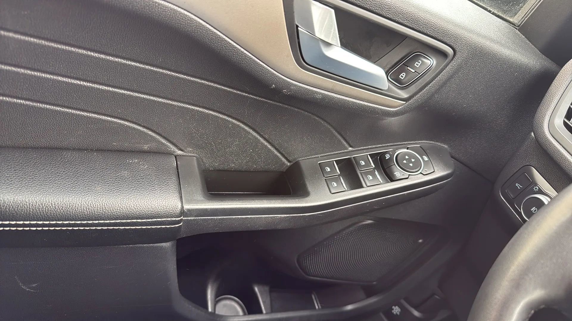 Used 2022 Ford Escape SEL image 22