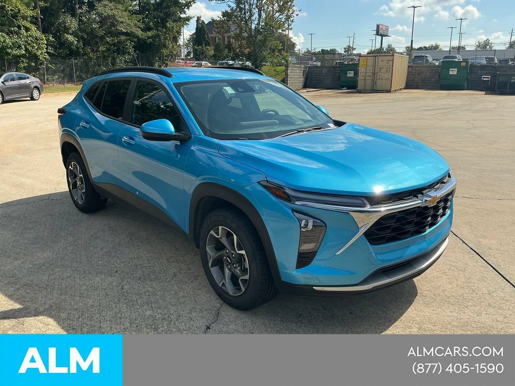 Used 2025 Chevrolet Trax LT FWD image 9