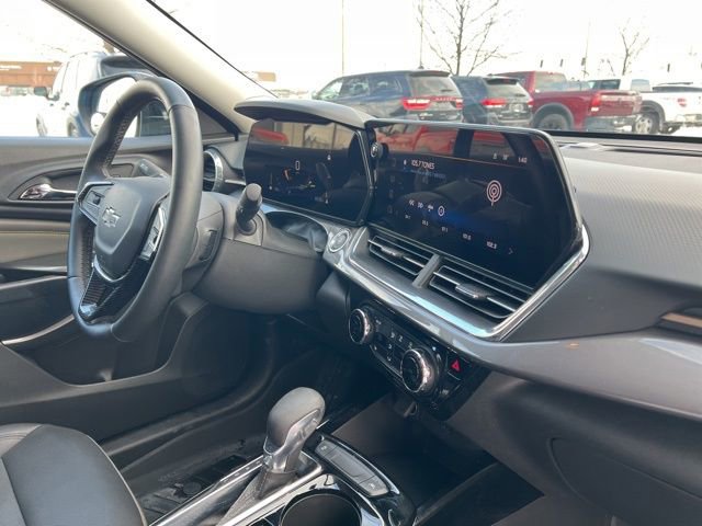Used 2025 Chevrolet Trax ACTIV w/ Driver Confidence Package image 32