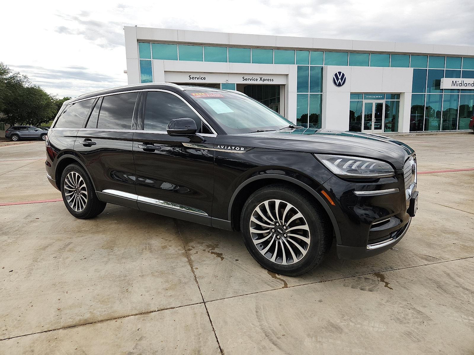 Used 2023 Lincoln Aviator 2WD w/ Premium Package image 8