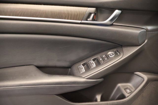 Used 2018 Honda Accord EX image 9