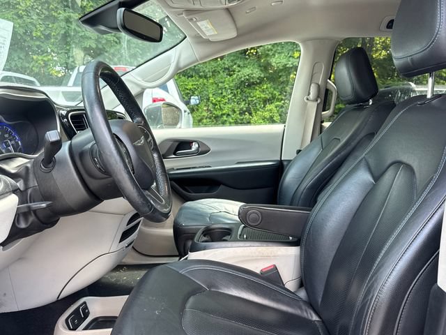 Used 2021 Chrysler Pacifica Touring-L FWD image 14