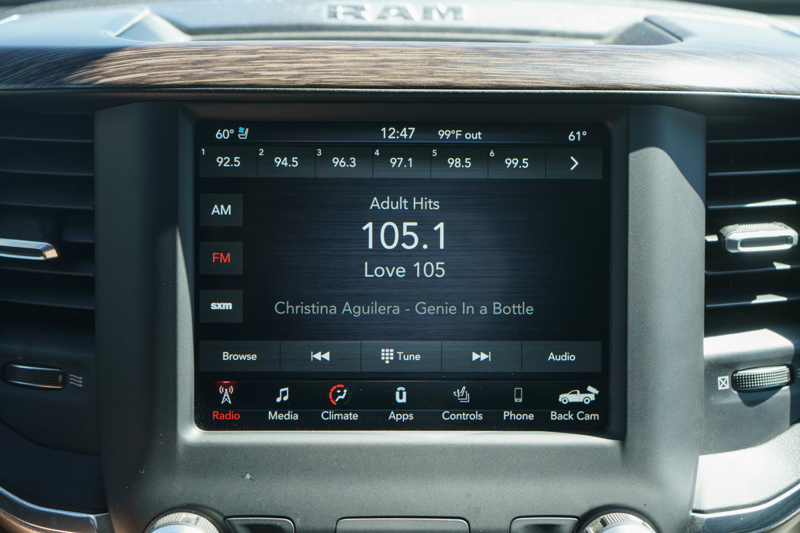 Used 2020 RAM 1500 Laramie AWD/4WD image 15