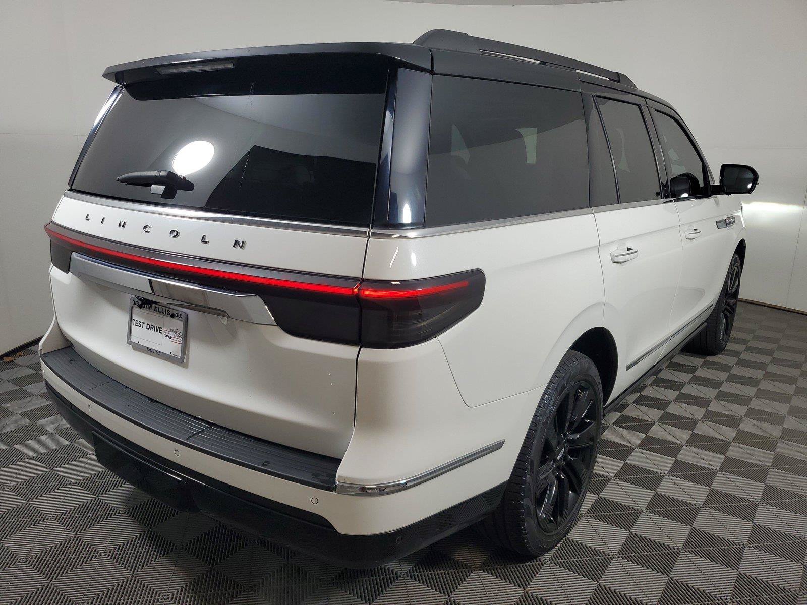 Used 2024 Lincoln Navigator Black Label AWD/4WD image 6