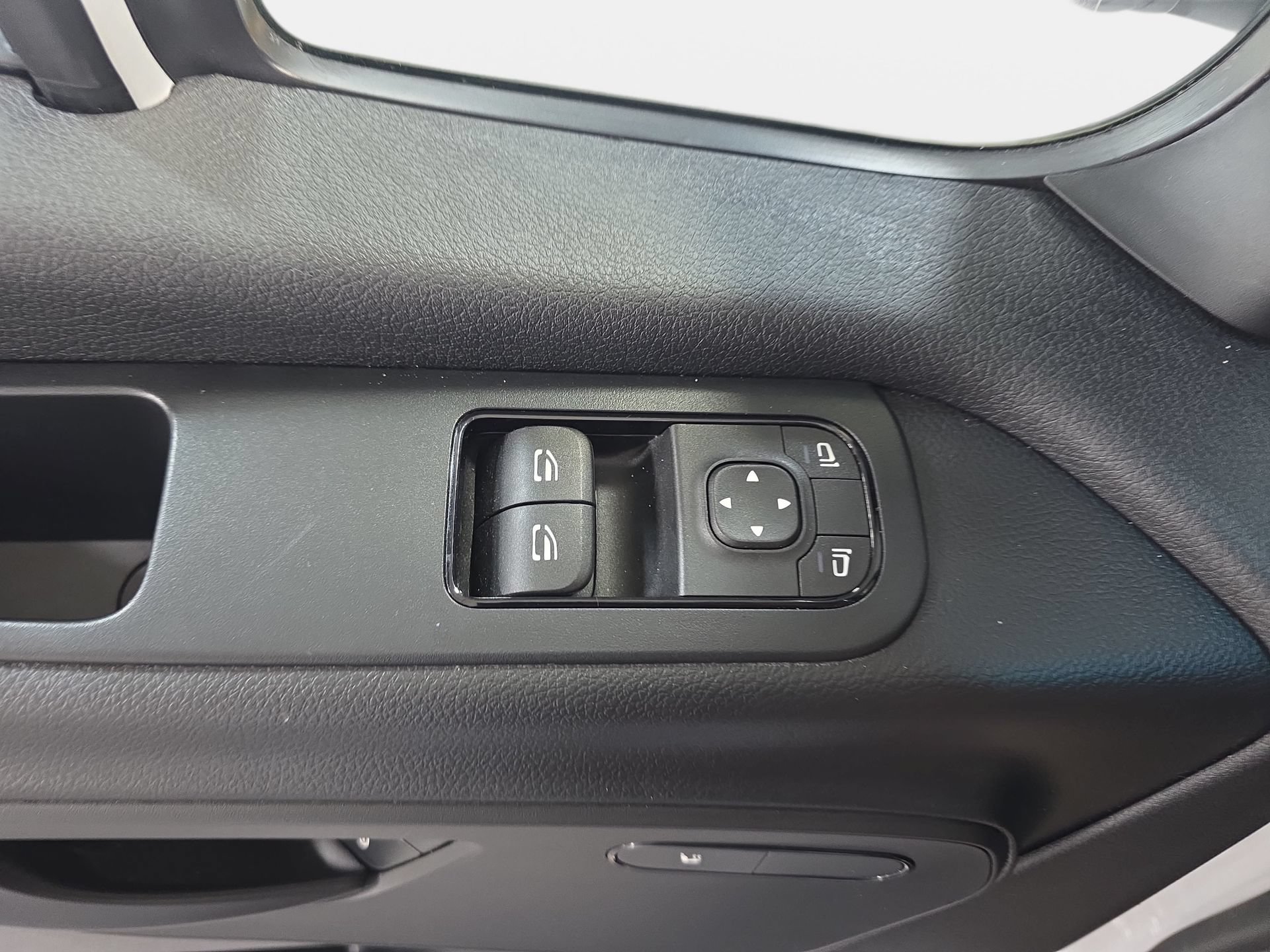 Used 2025 Mercedes-Benz Sprinter 2500 image 26
