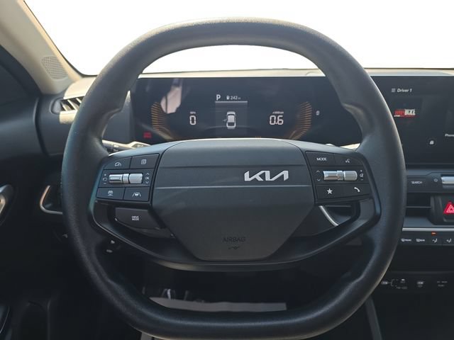 Used 2025 Kia K4 FWD image 13