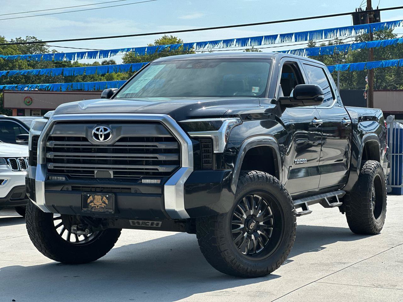 Used 2022 Toyota Tundra Limited w/ Power Package AWD/4WD image 3