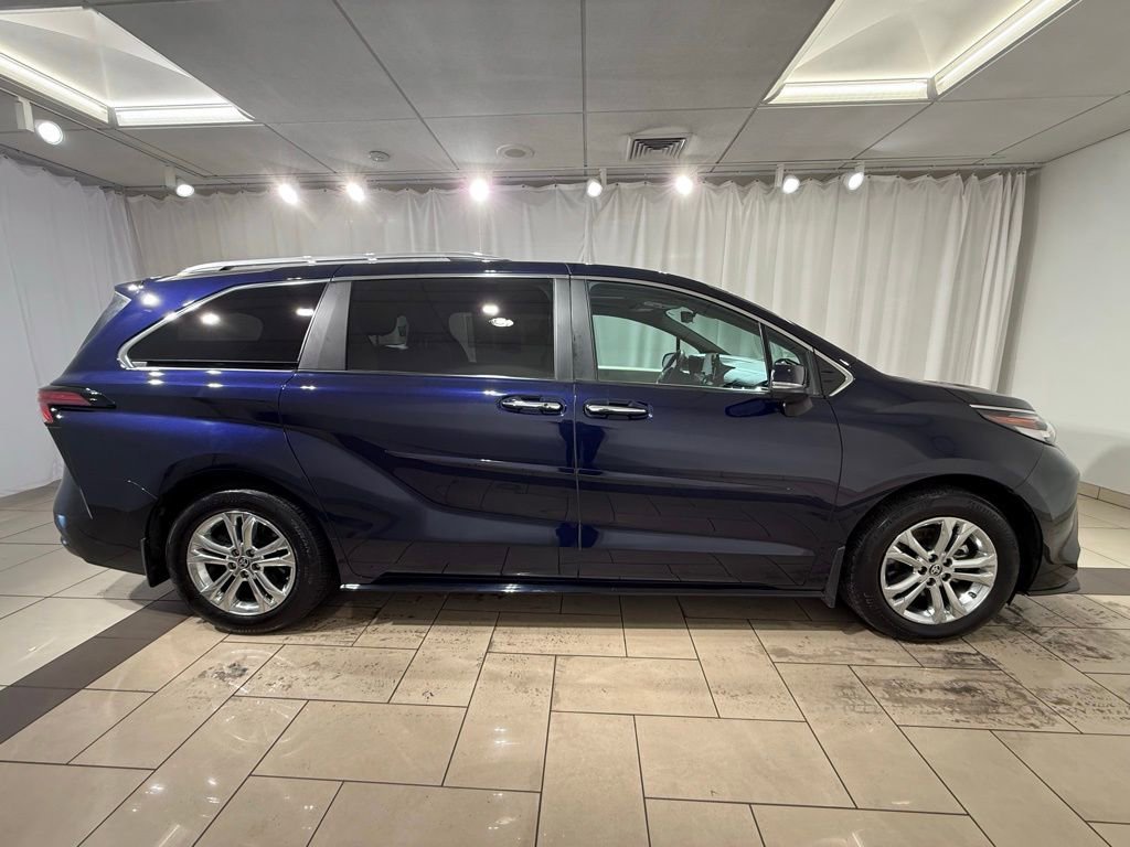 Certified 2023 Toyota Sienna Platinum image 4