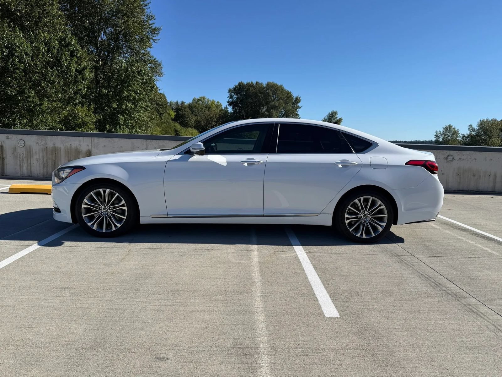 Used 2016 Hyundai Genesis 3.8 w/ Option Group 02 AWD/4WD image 21