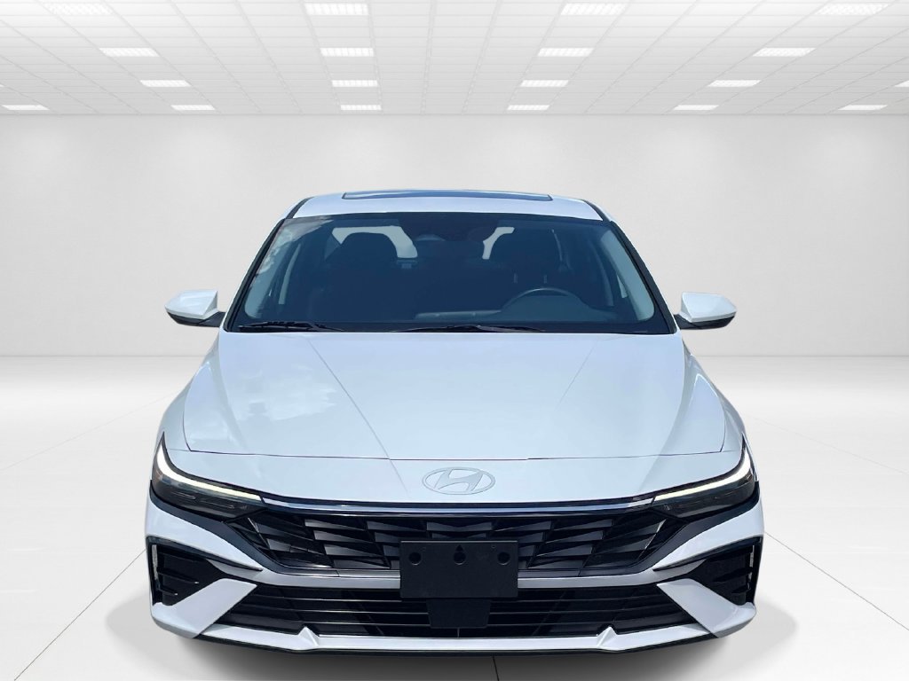 Certified 2025 Hyundai Elantra SEL FWD image 2