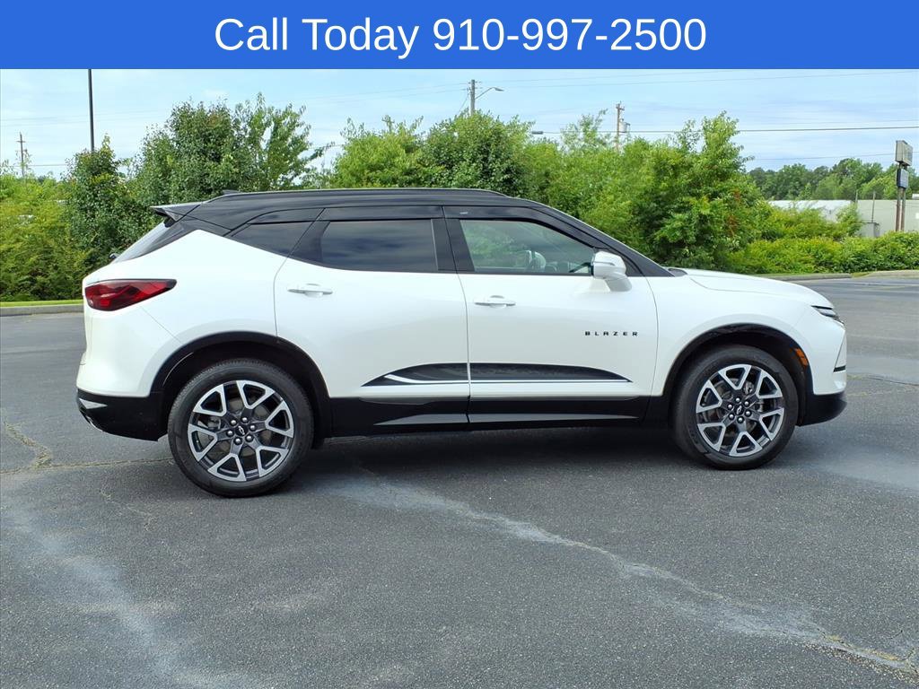 Used 2023 Chevrolet Blazer RS w/ Driver Confidence II Package FWD image 4