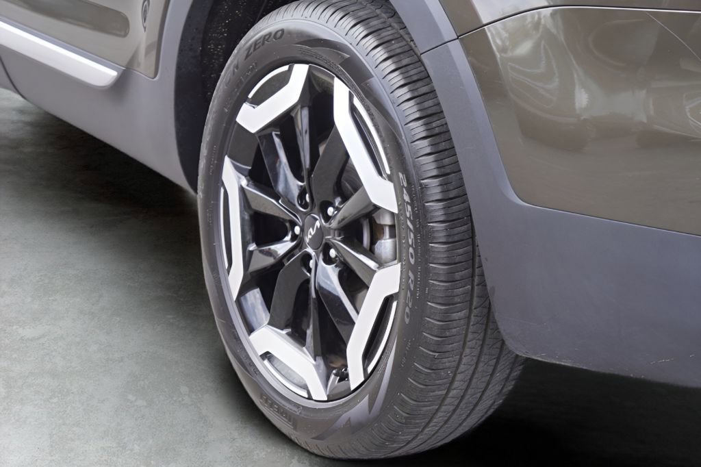 Used 2025 Kia Telluride S image 9