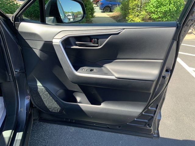 Used 2025 Toyota RAV4 LE AWD/4WD image 13