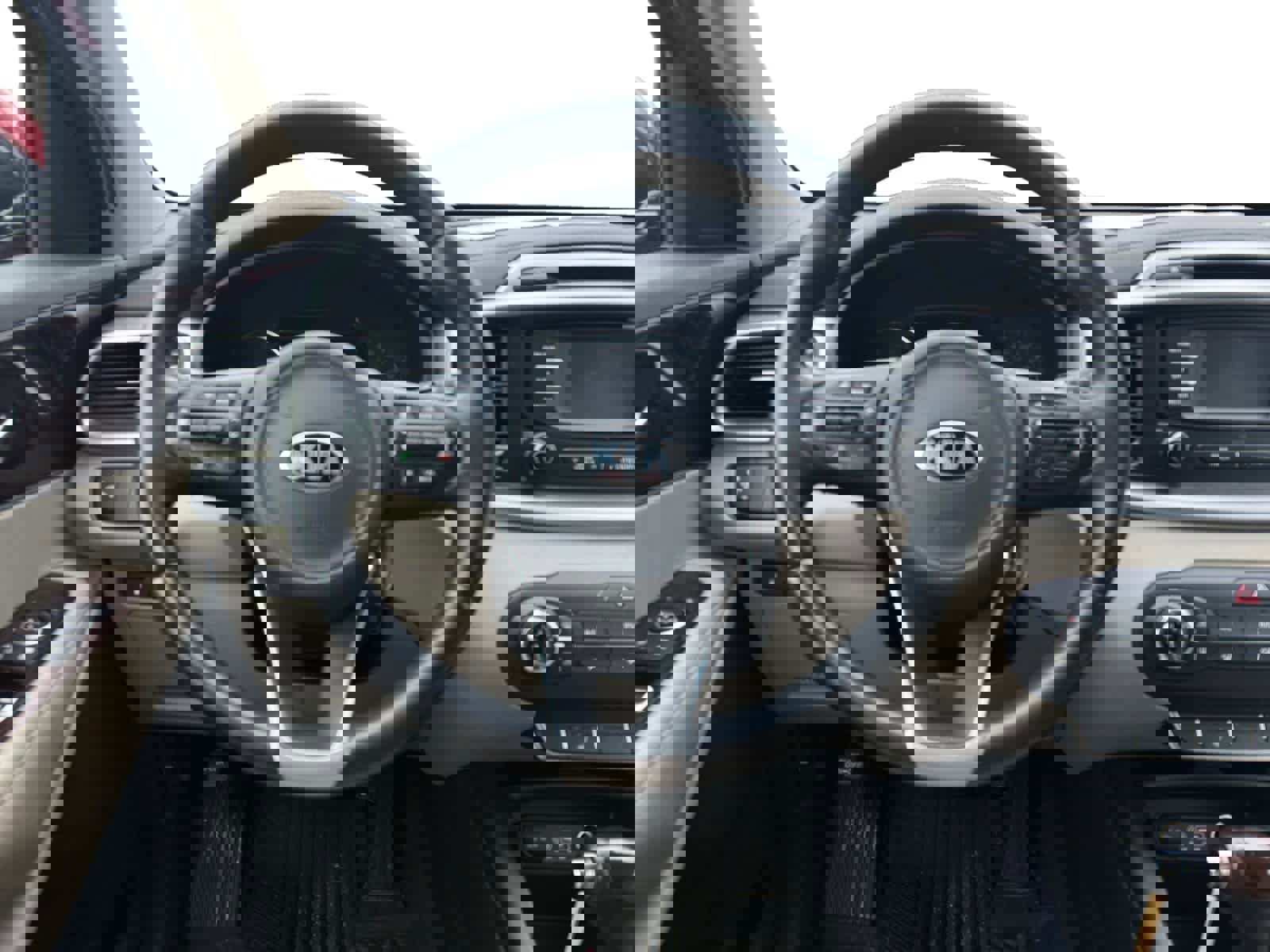 Used 2016 Kia Sorento LX w/ LX Convenience Package image 12