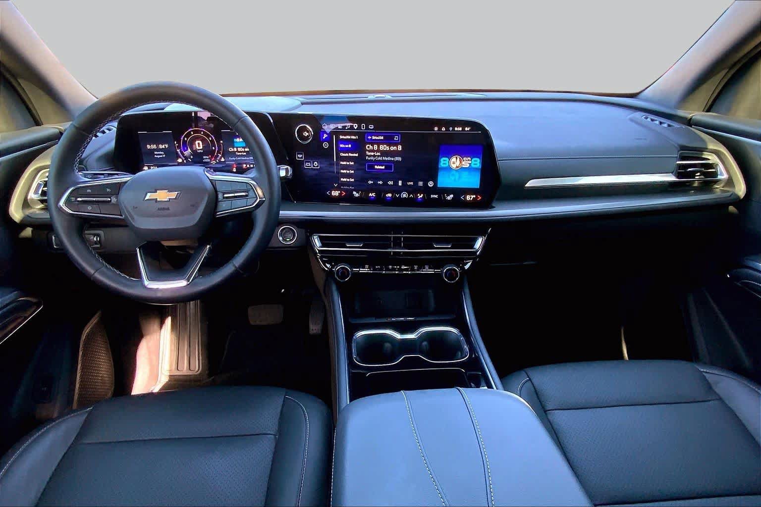 Used 2025 Chevrolet Traverse LT FWD image 16