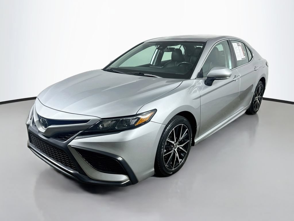 Used 2023 Toyota Camry SE FWD video 3