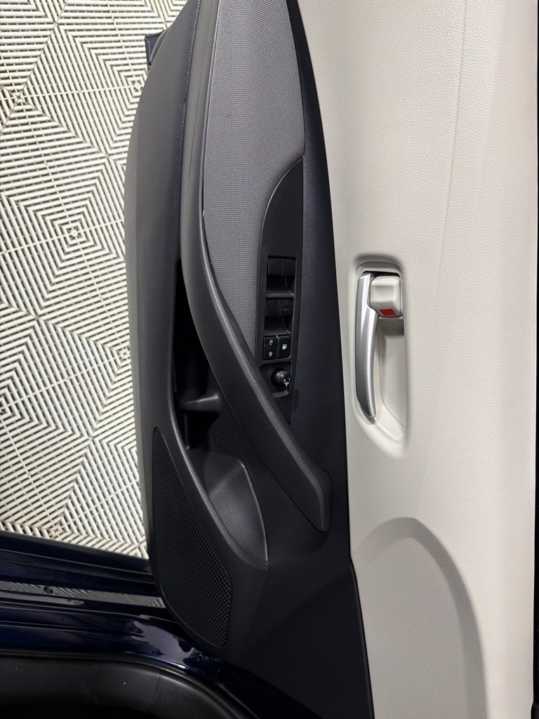 Used 2021 Toyota Corolla LE image 11