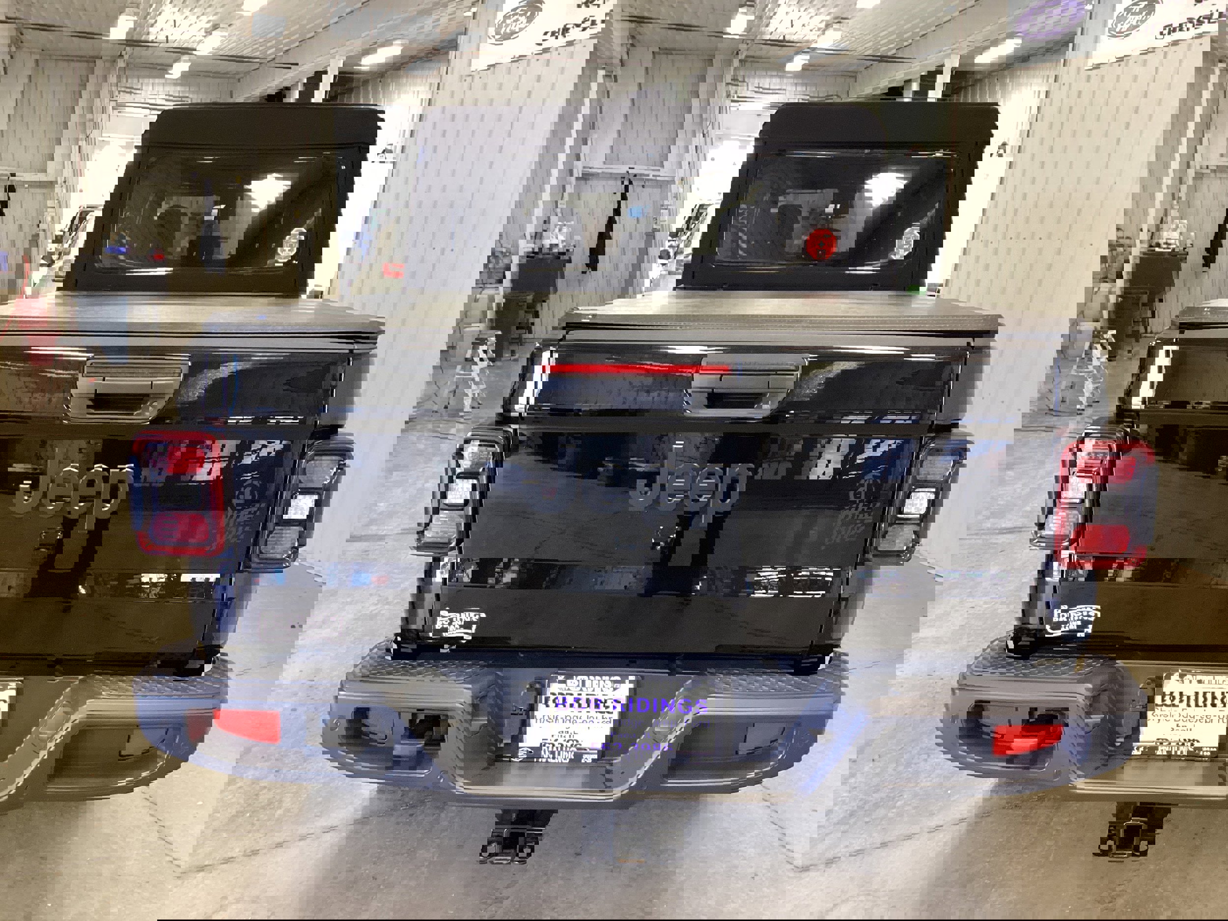 Used 2024 Jeep Gladiator Sport image 4