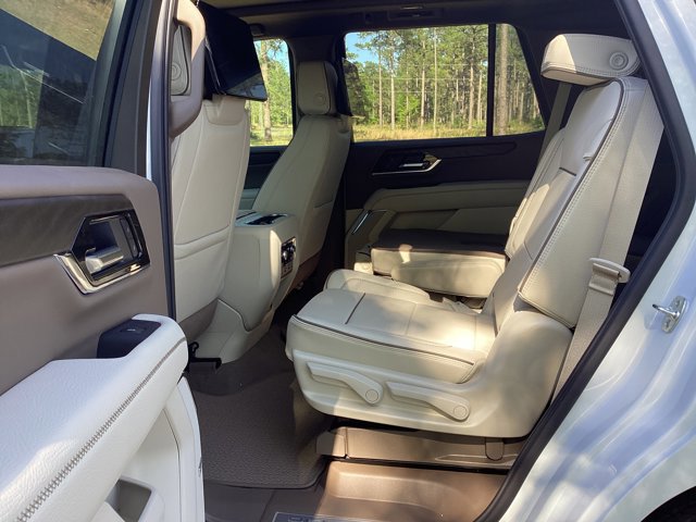 New 2026 GMC Yukon Denali w/ Denali Reserve Package AWD/4WD image 17