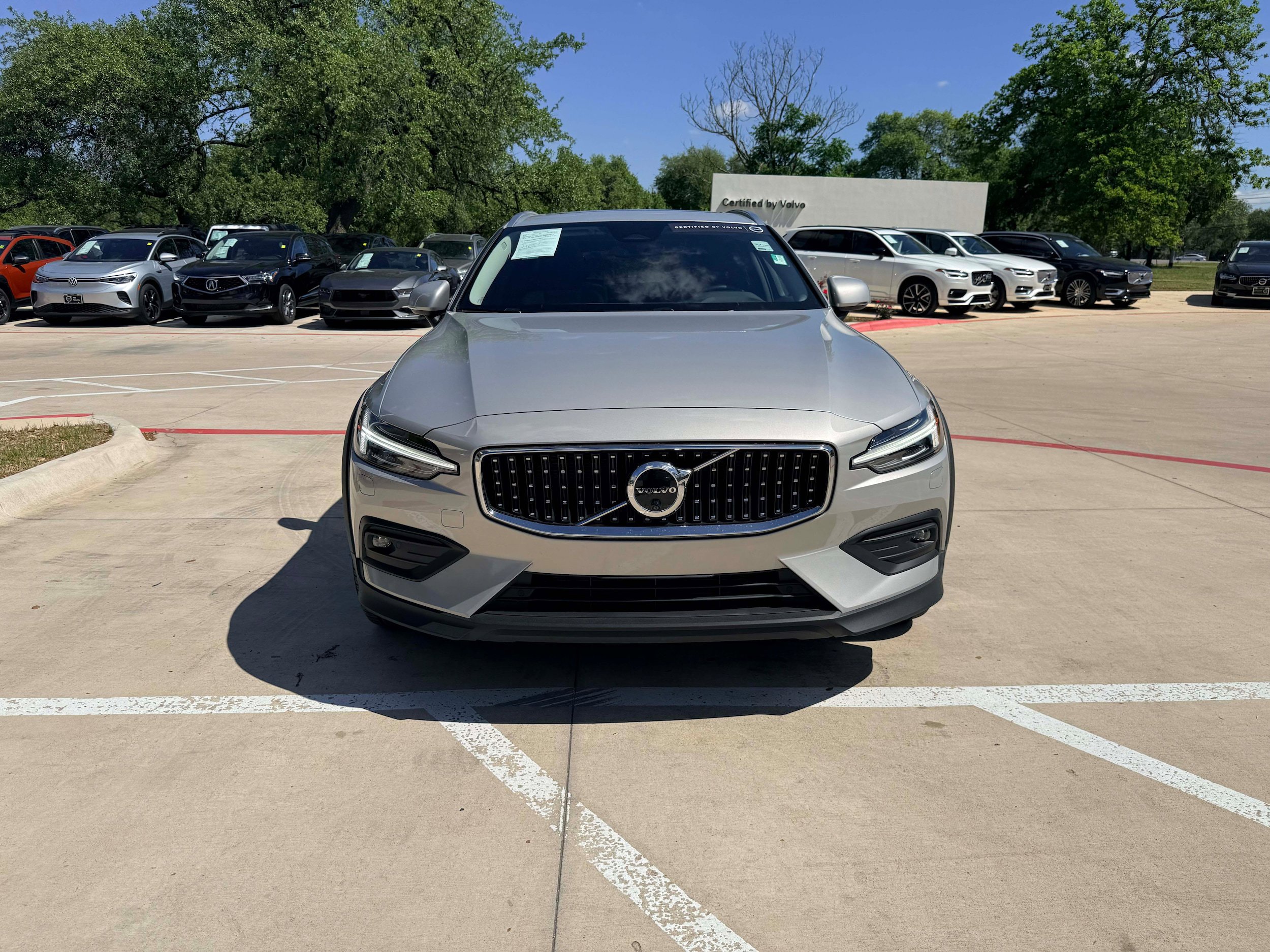 Certified 2025 Volvo V60 B5 Cross Country Plus AWD/4WD image 8