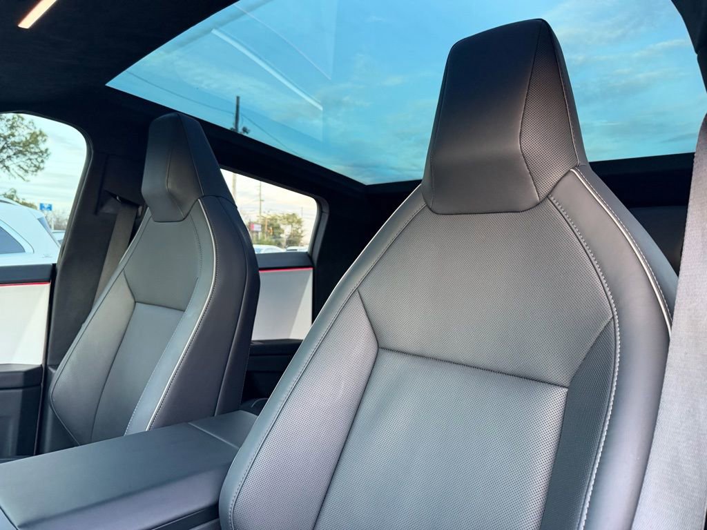Used 2024 Tesla Cybertruck AWD Crew Cab image 11