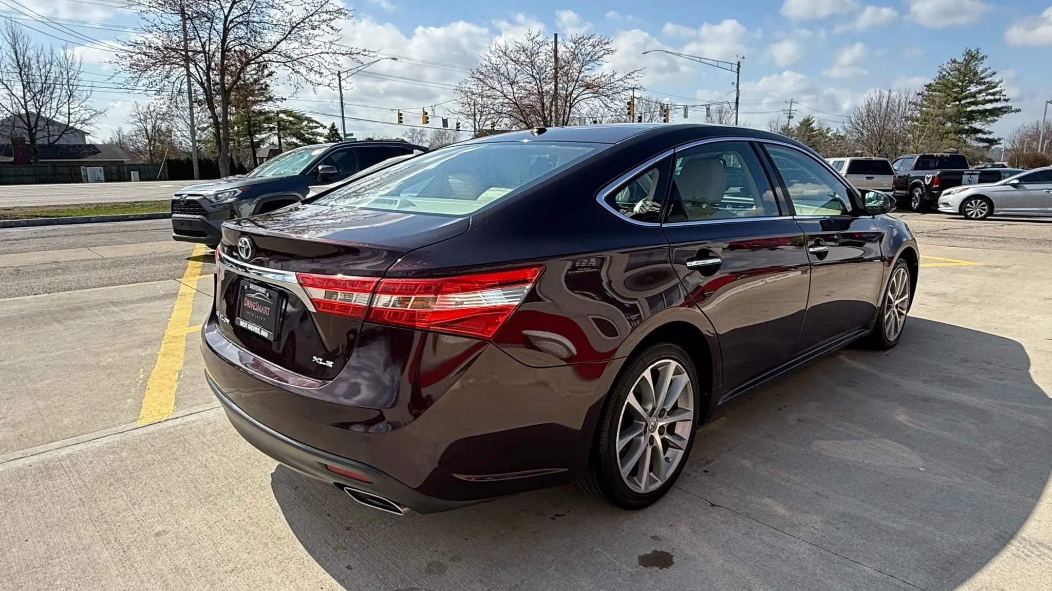 Used 2014 Toyota Avalon XLE Touring FWD image 3