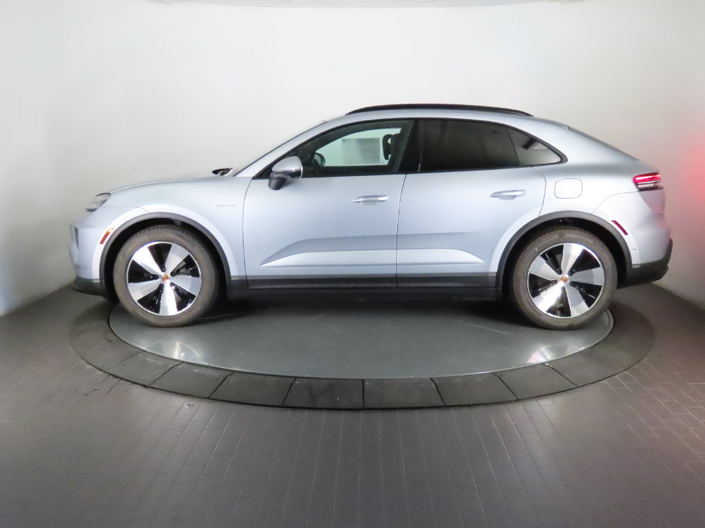 New 2026 Porsche Macan 4 Electric AWD/4WD image 2