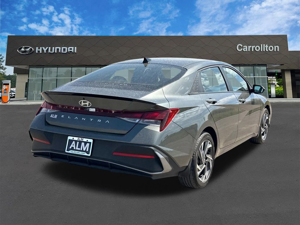 Used 2025 Hyundai Elantra Sport image 5