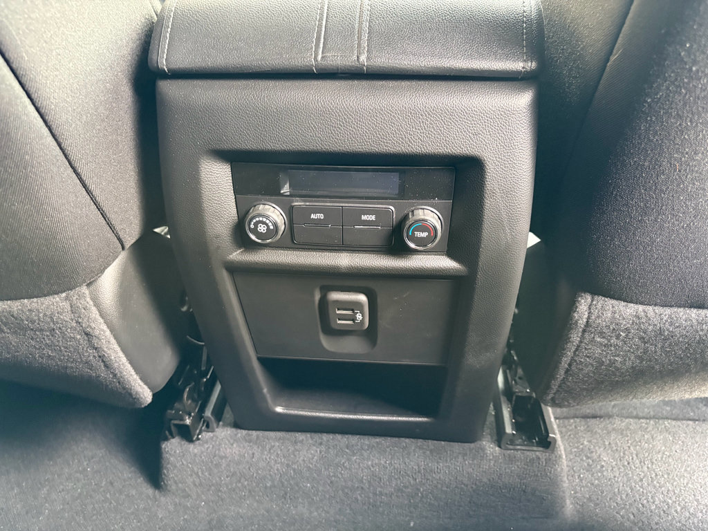 Used 2023 Chevrolet Traverse LT image 33